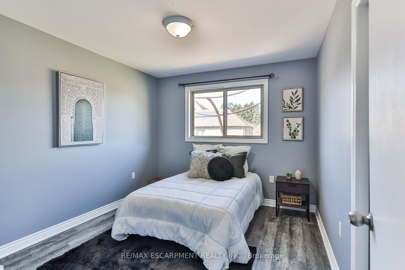 98 THOMAS Avenue • Brantford, ON photo 28