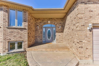 98 THOMAS Avenue — photo 4