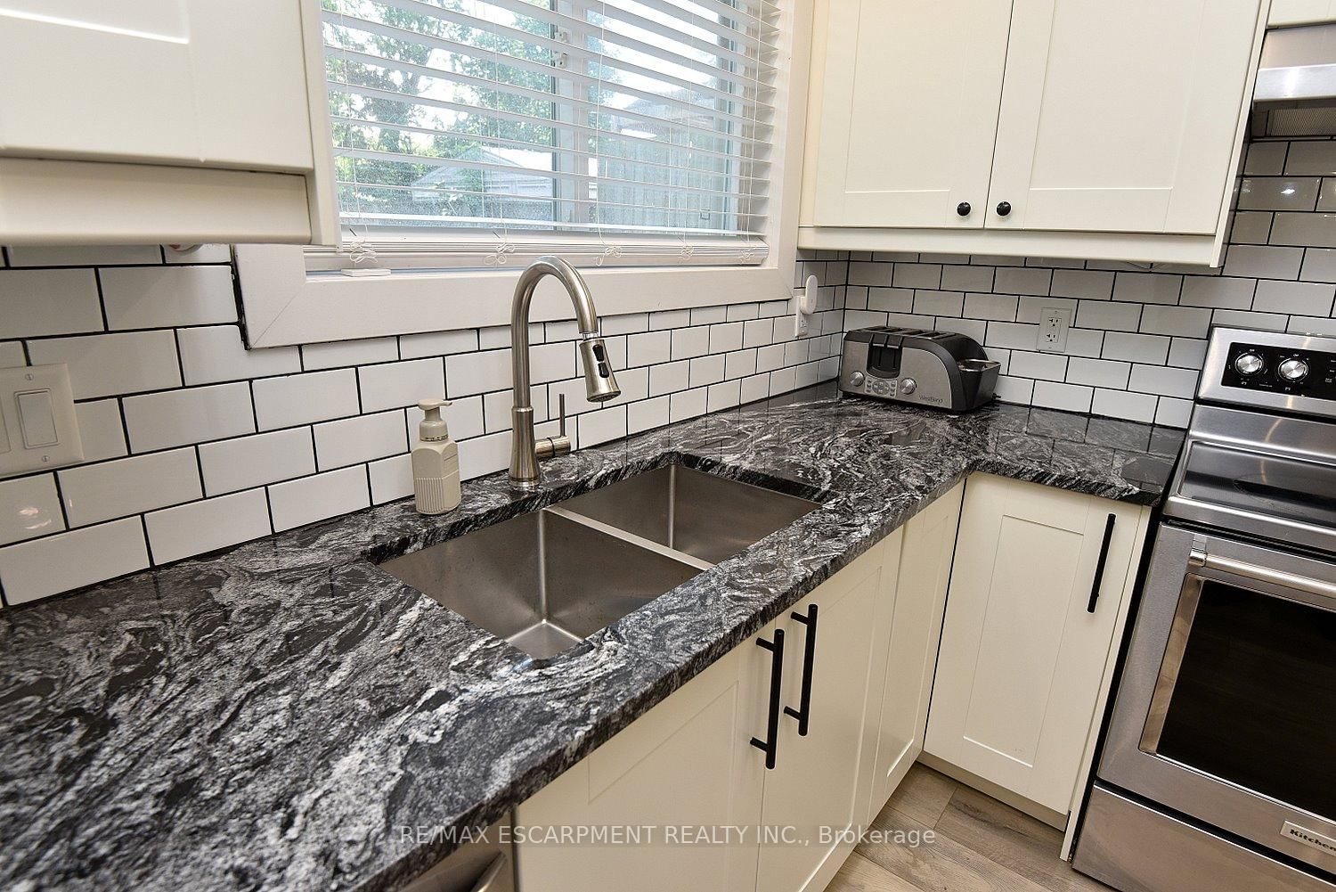 1091 Upper Wellington Street • Hamilton, ON photo 14