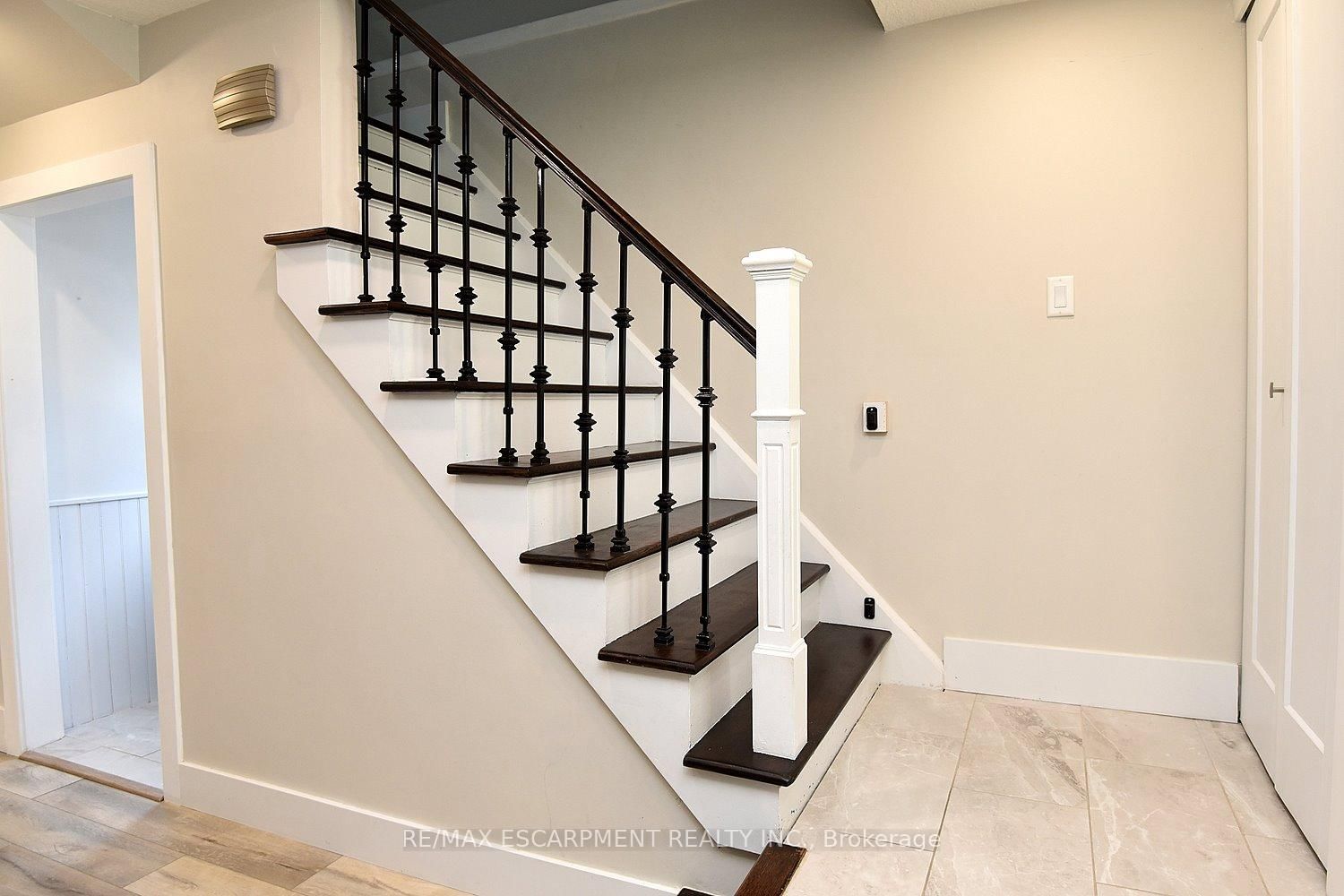 1091 Upper Wellington Street • Hamilton, ON photo 17