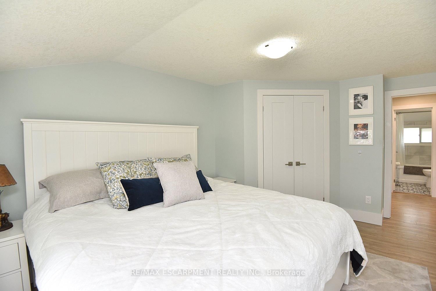 1091 Upper Wellington Street • Hamilton, ON photo 18