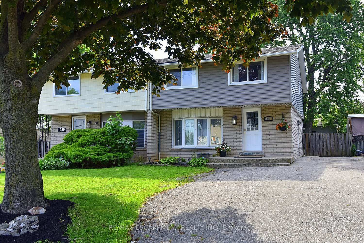 1091 Upper Wellington Street • Hamilton, ON photo 2