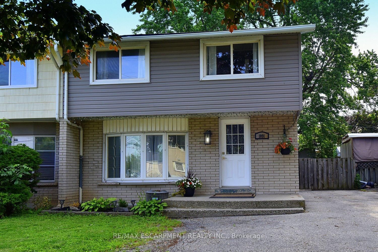 1091 Upper Wellington Street • Hamilton, ON photo 3