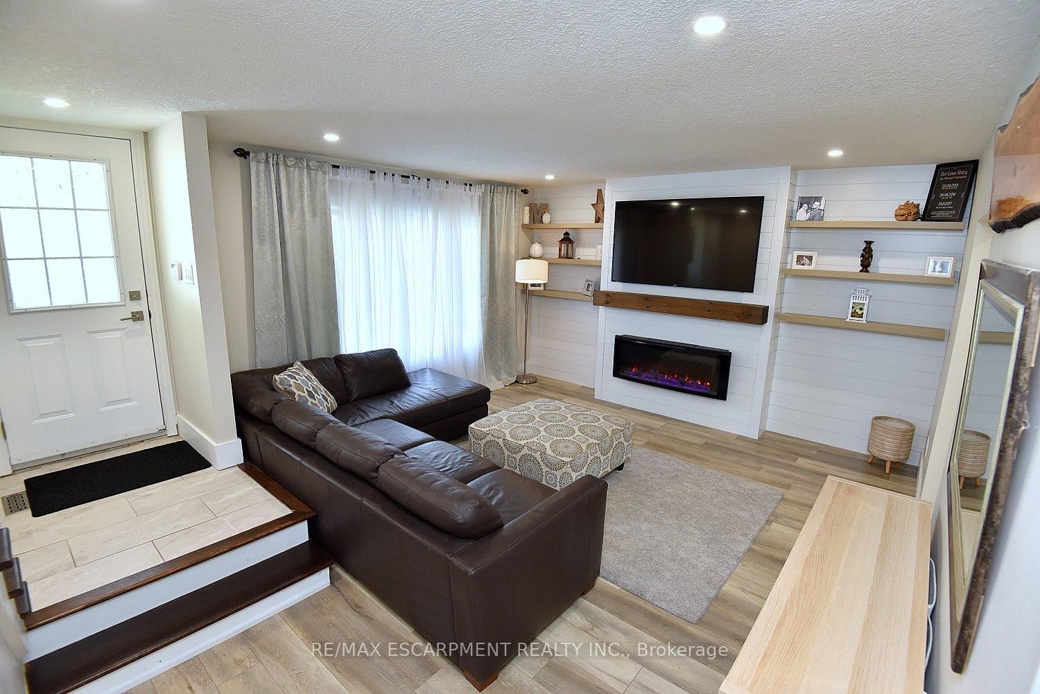 1091 Upper Wellington Street • Hamilton, ON photo 6
