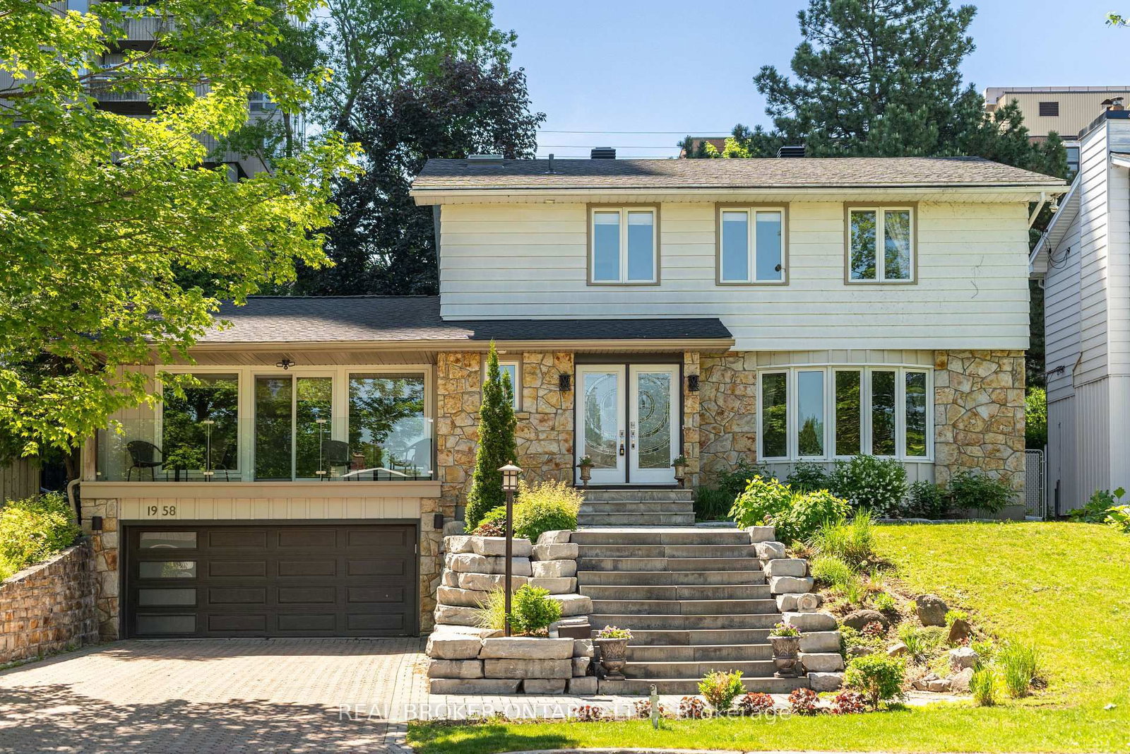 1958 Neepawa Avenue • Ottawa, ON photo 2
