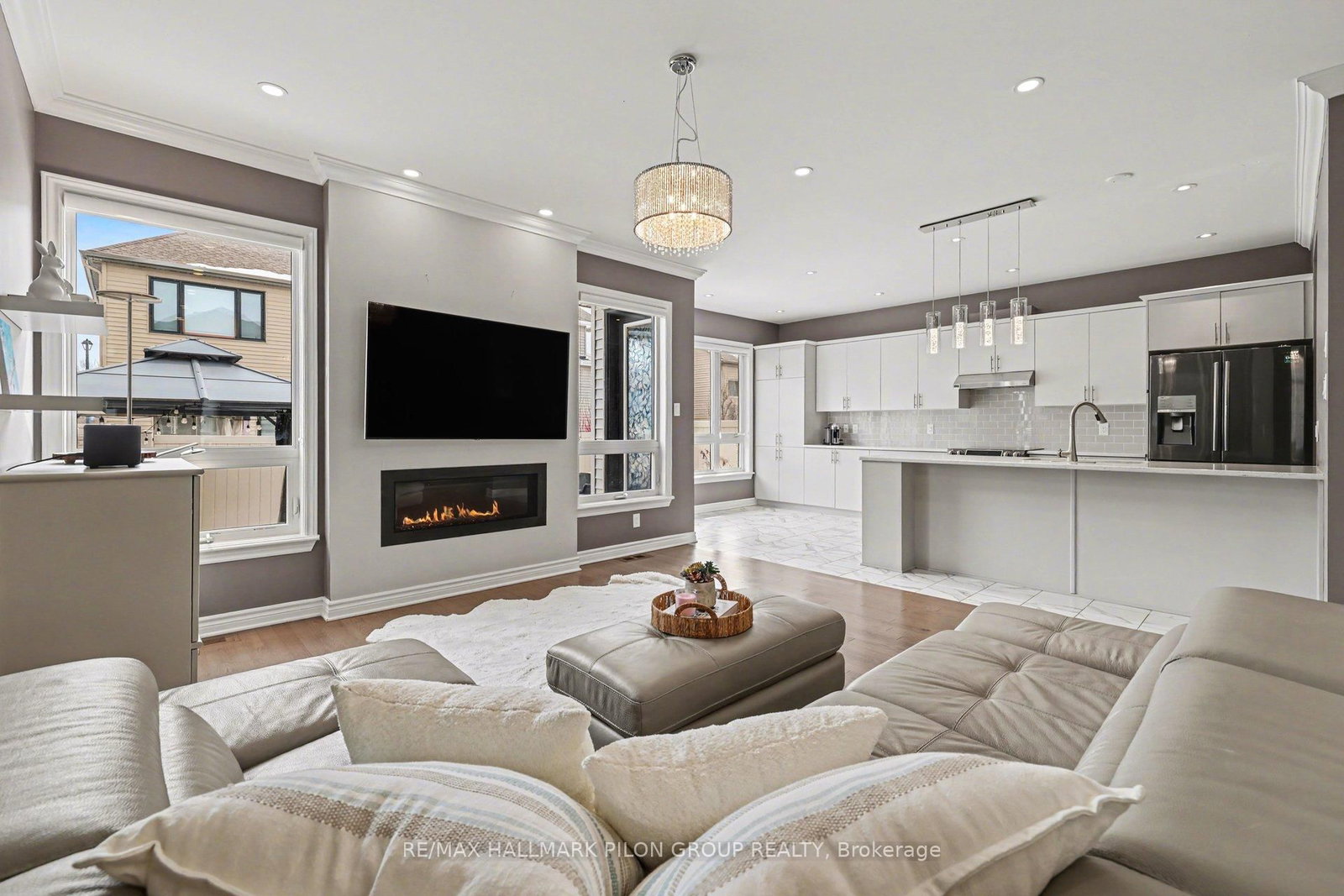 266 Shinleaf Crescent • Ottawa, ON photo 2