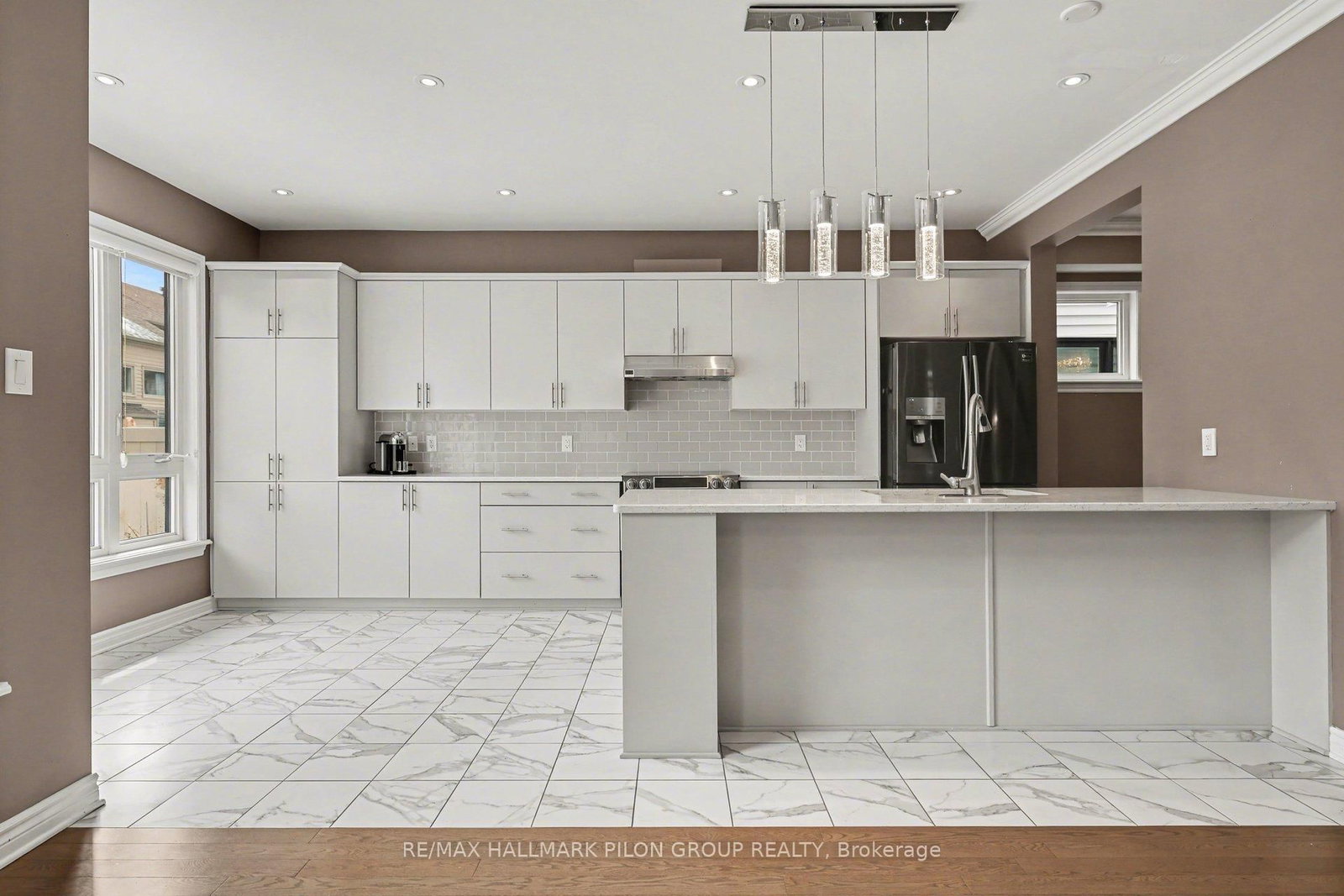 266 Shinleaf Crescent • Ottawa, ON photo 4