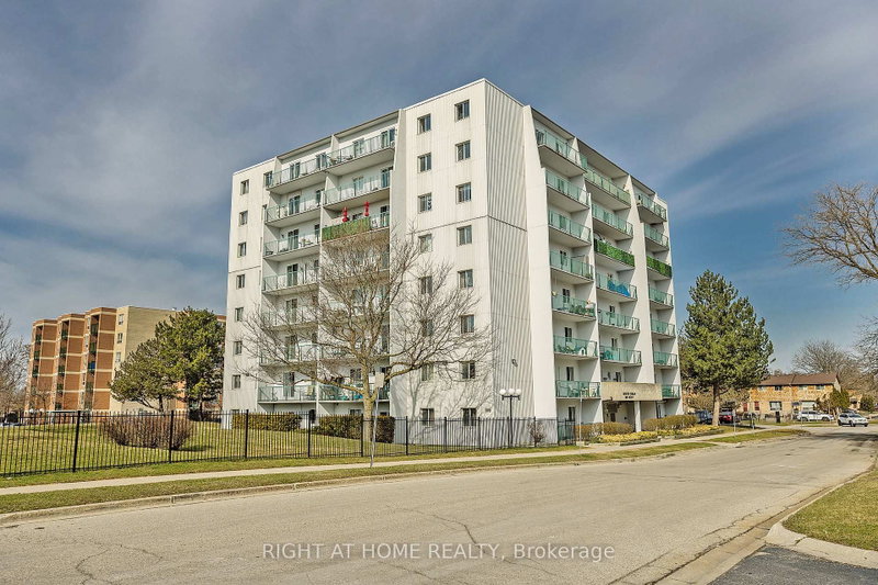 701 - 986 Huron Street