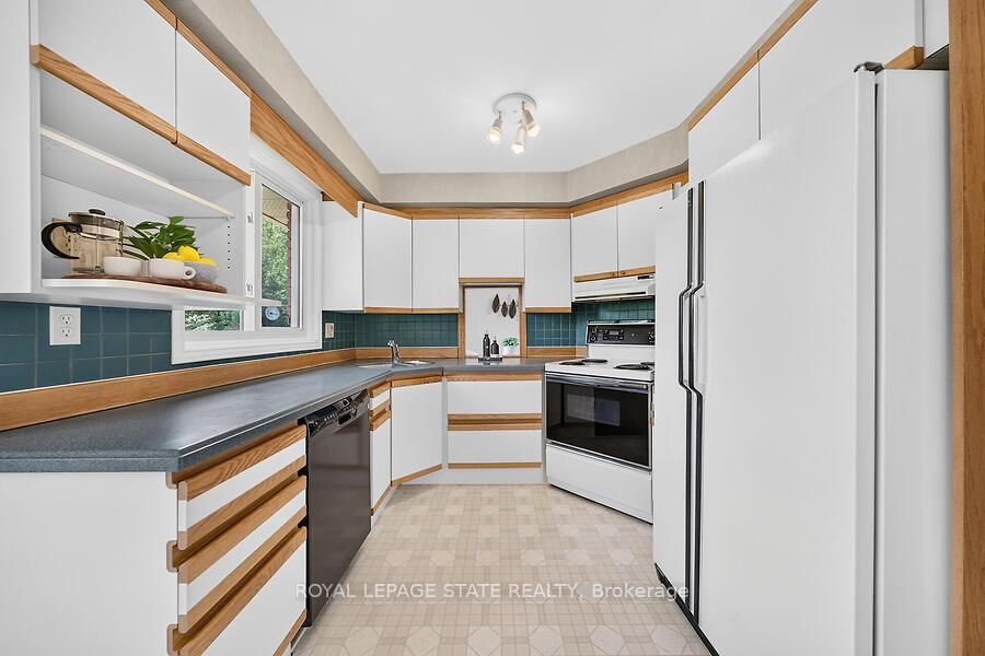 7 Elizabeth Court • Hamilton, ON photo 14