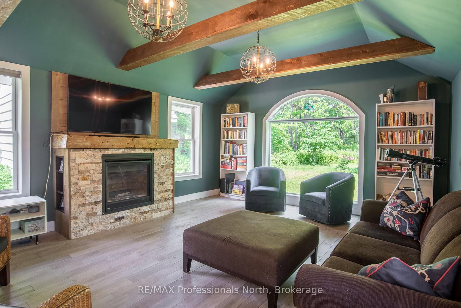 325 McPherson Street • Gravenhurst, ON photo 9