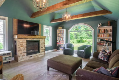 325 McPherson Street • Gravenhurst, ON photo 9