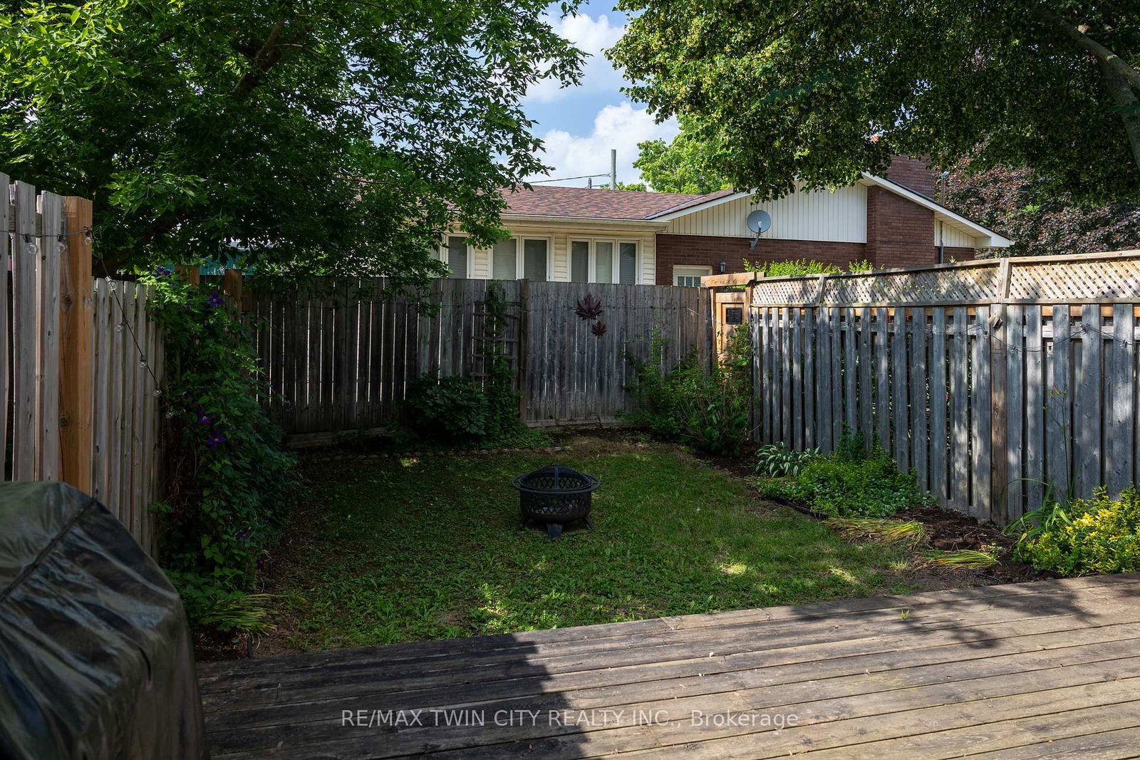 7 GRAYSTONE Court • Brant, ON photo 3