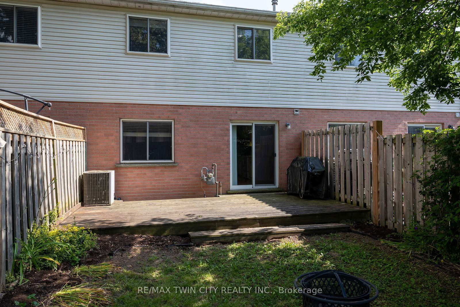7 GRAYSTONE Court • Brant, ON photo 4