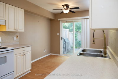 7 GRAYSTONE Court • Brant, ON photo 9