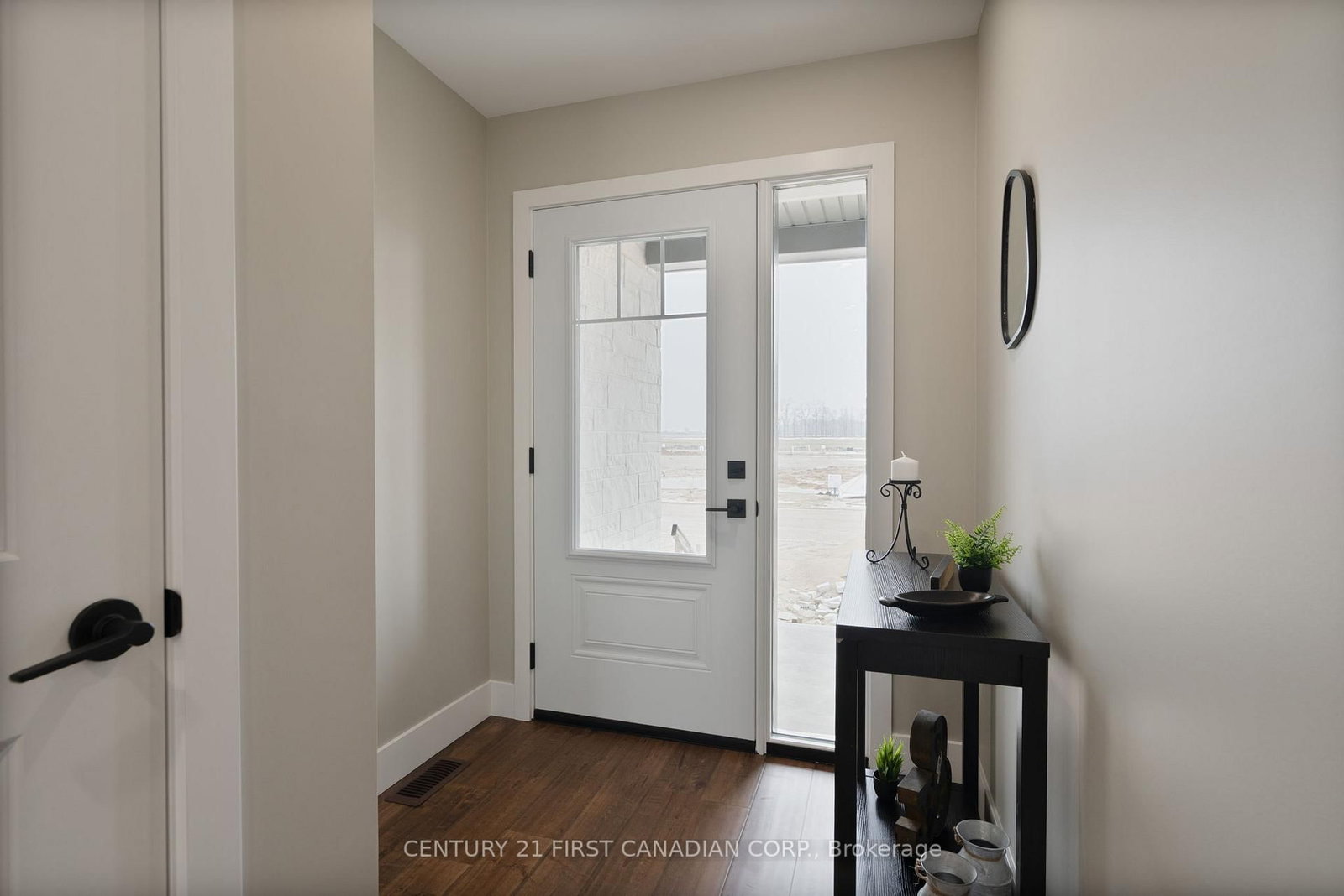 44 POSTMA Crescent • North Middlesex, ON photo 5