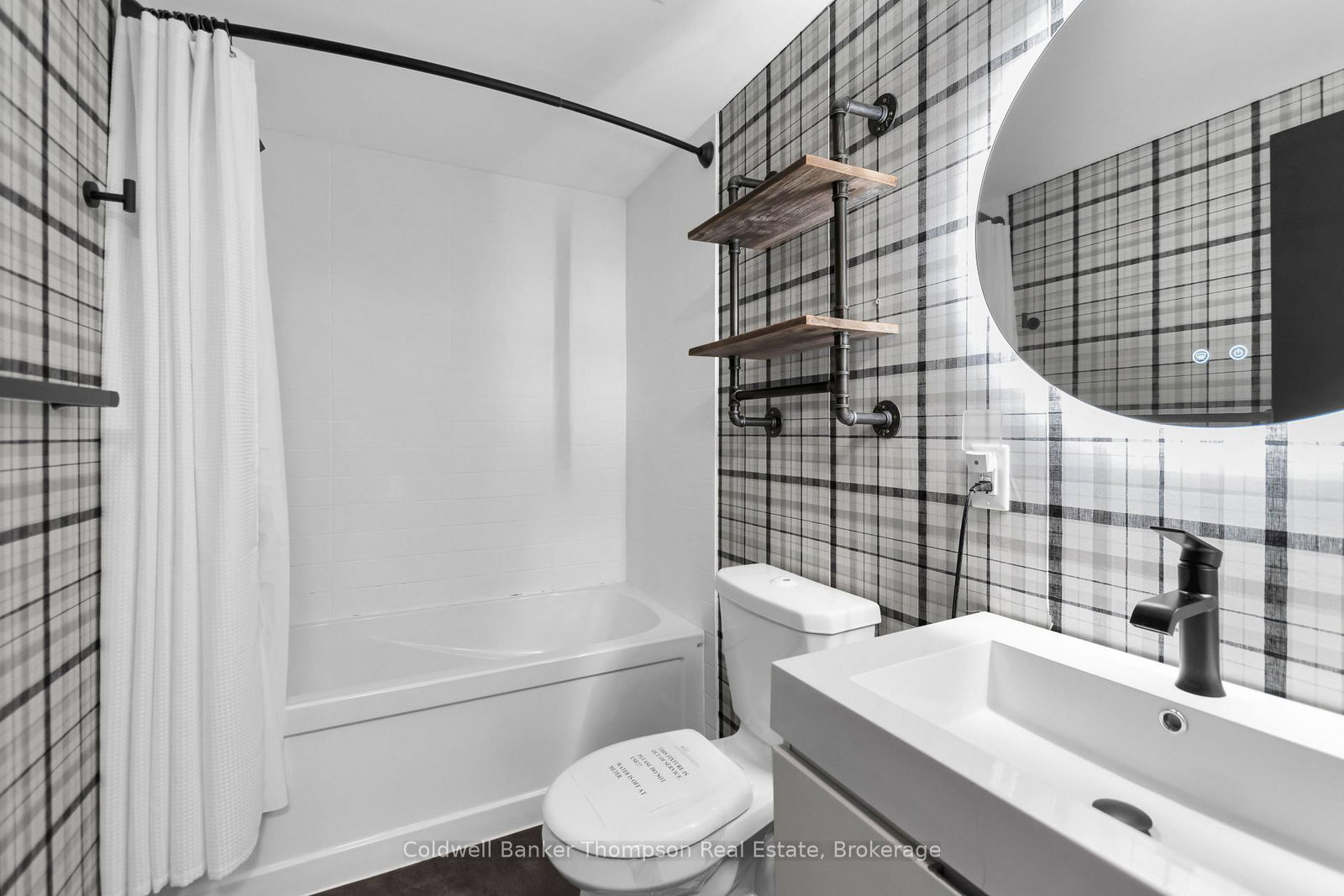 1 TREE TOPS Lane • #302 • Huntsville, ON photo 19