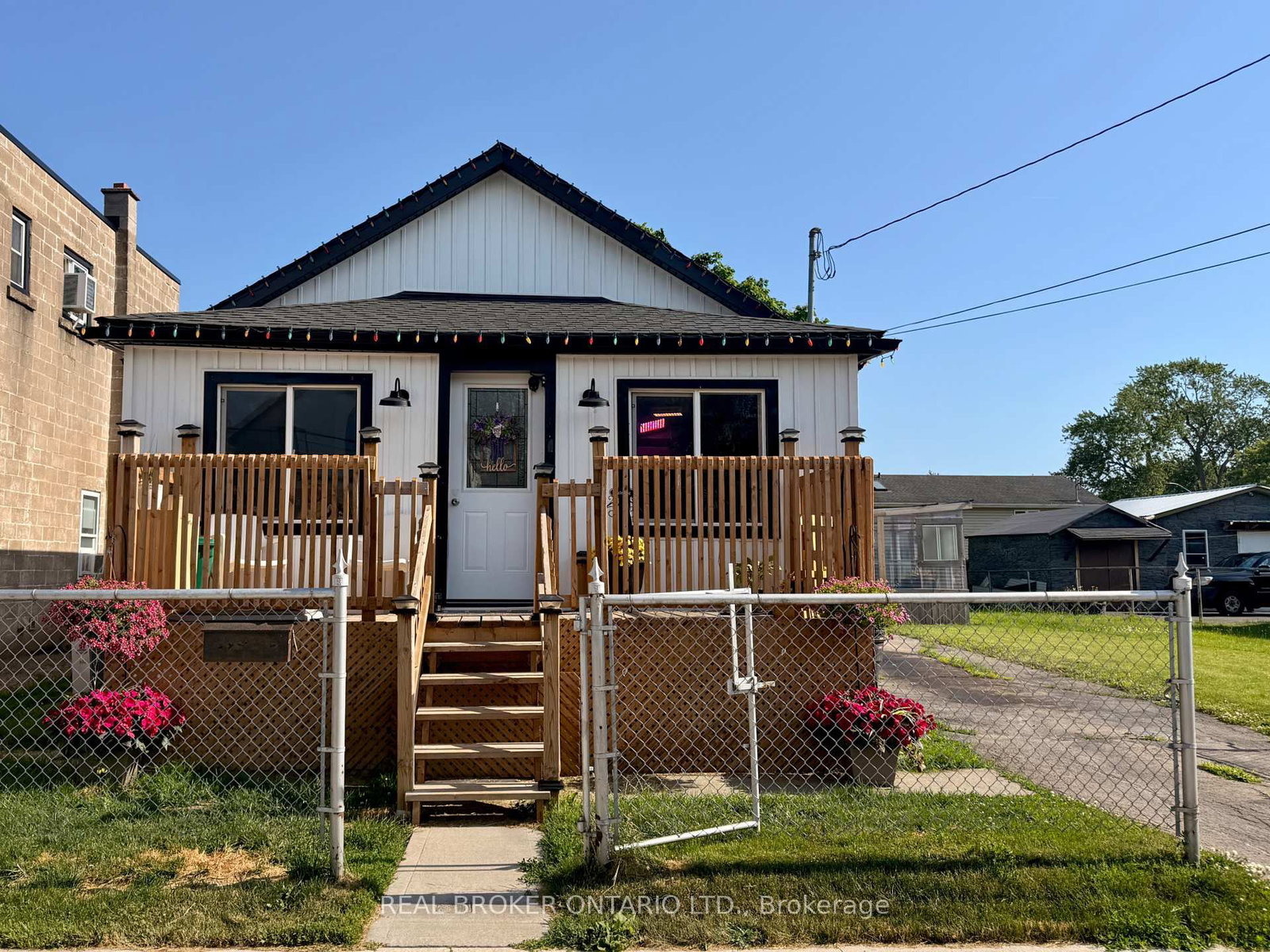 314 Broadway Street • Welland, ON photo 2