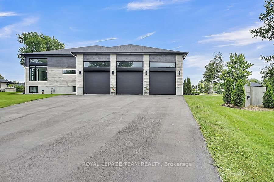 6865 Pebble Trail Way • Ottawa, ON photo 2
