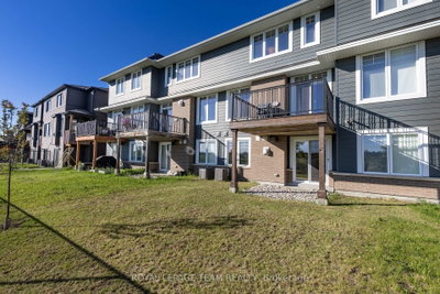 86 Escarpment Crescent — photo 5