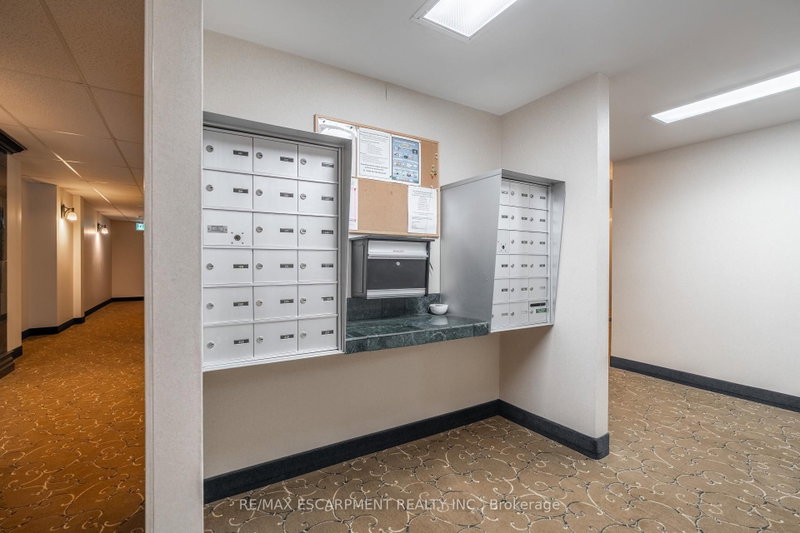 306 - 970 Golf Links Road