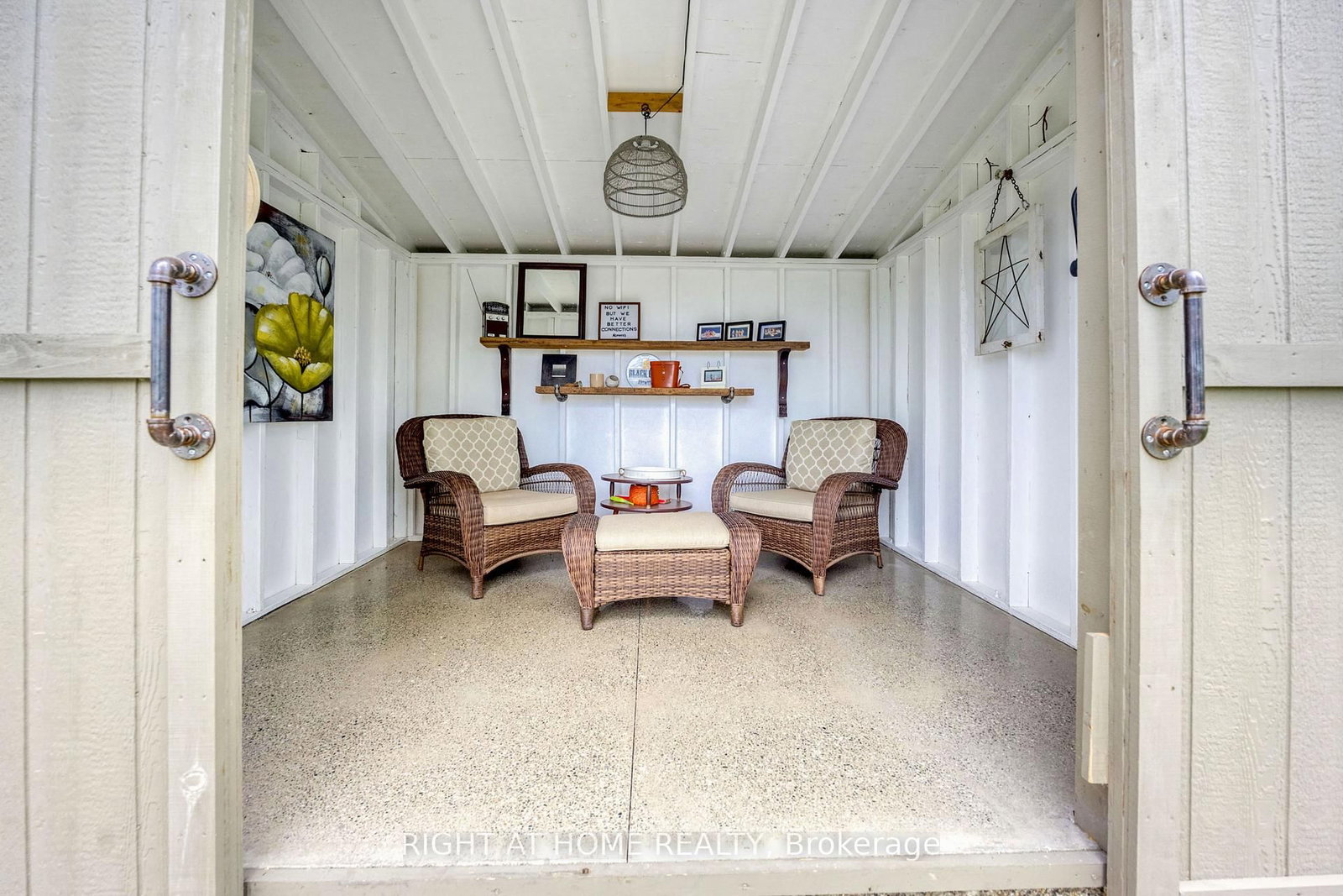 4332 Petrolia Line • Enniskillen, ON photo 6