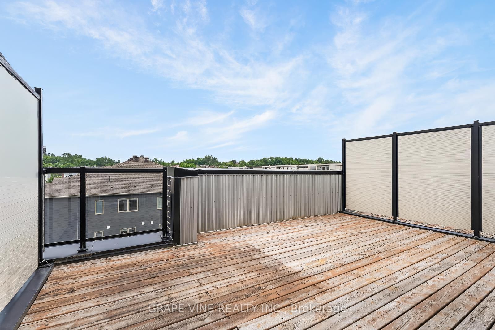 581 Takamose Private • #216 • Ottawa, ON photo 39
