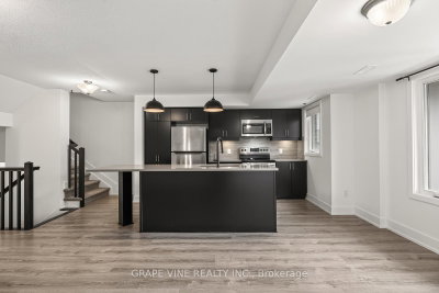 581 Takamose Private • #216 • Ottawa, ON photo 9