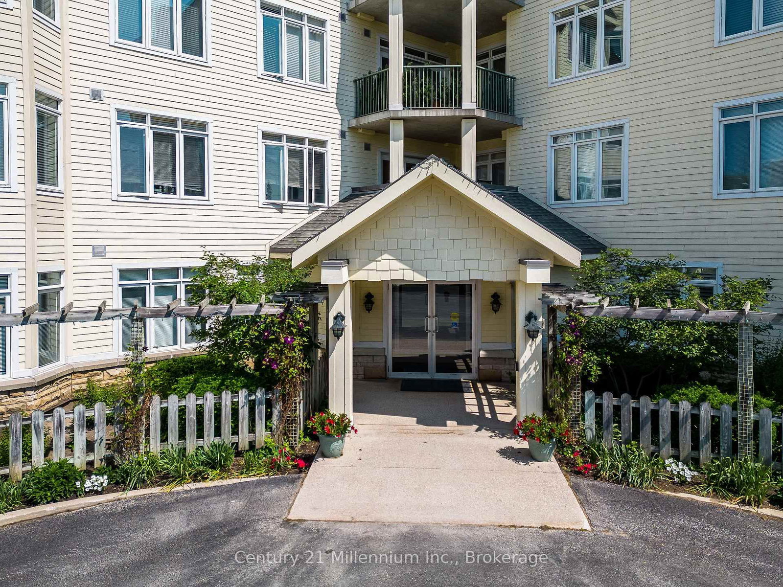 10 Bay Street E • #407 • Blue Mountains, ON photo 5