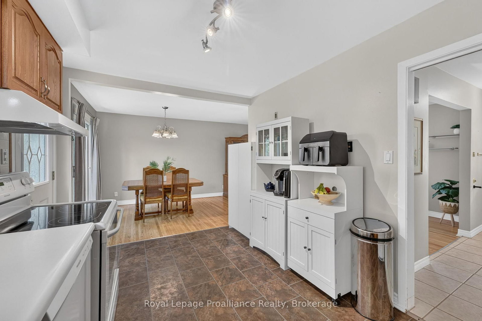 12 Stavebank Road • Belleville, ON photo 11