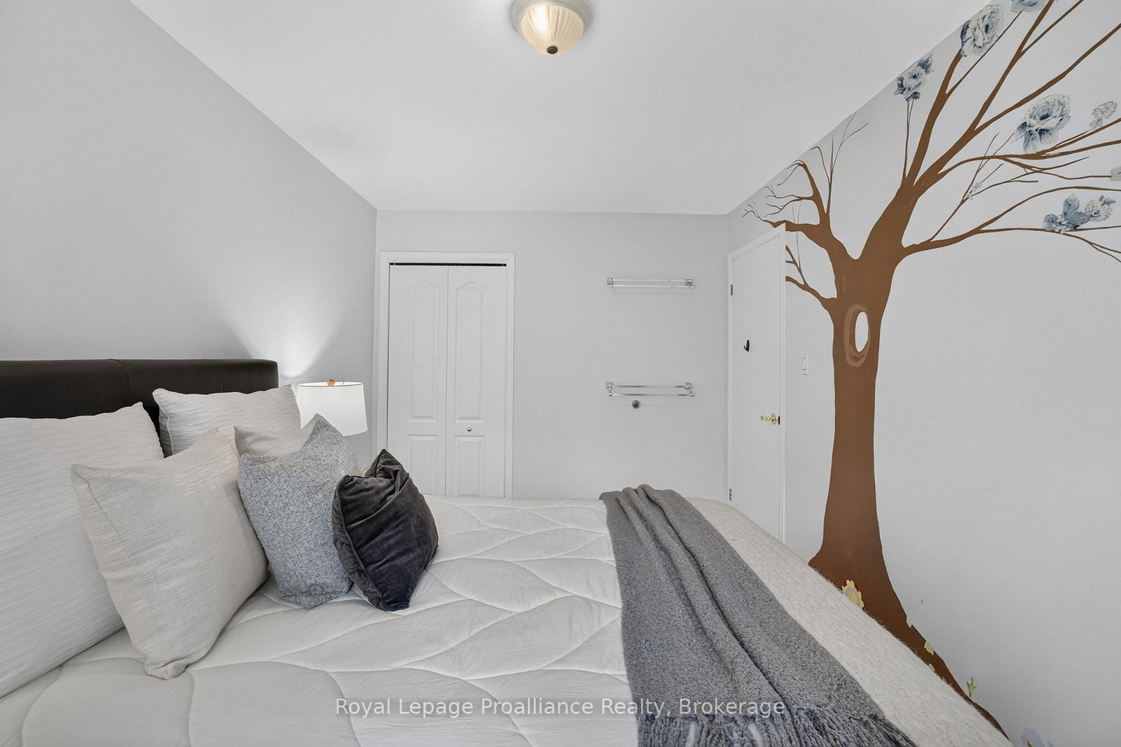 12 Stavebank Road • Belleville, ON photo 21