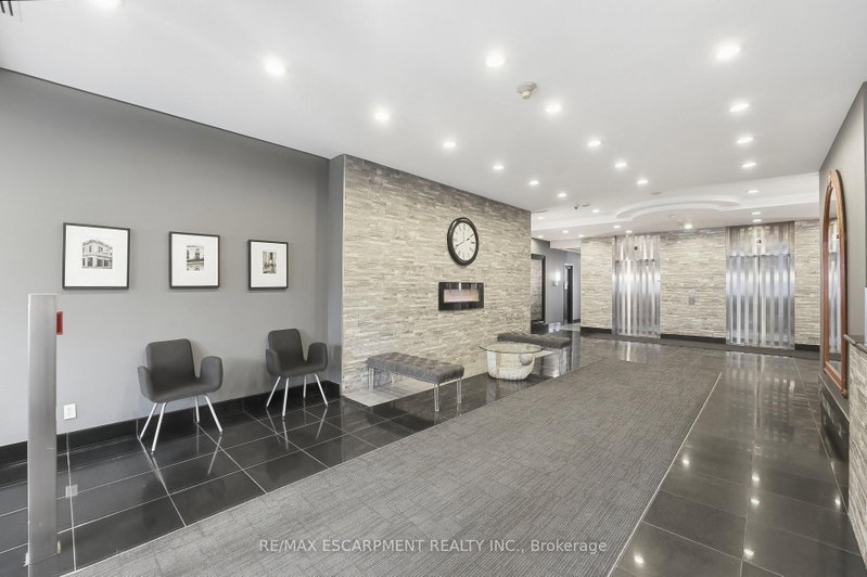 802 - 135 James Street S