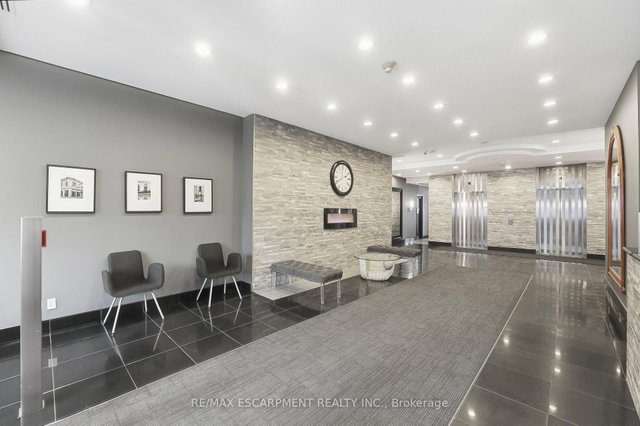 802 - 135 James Street S