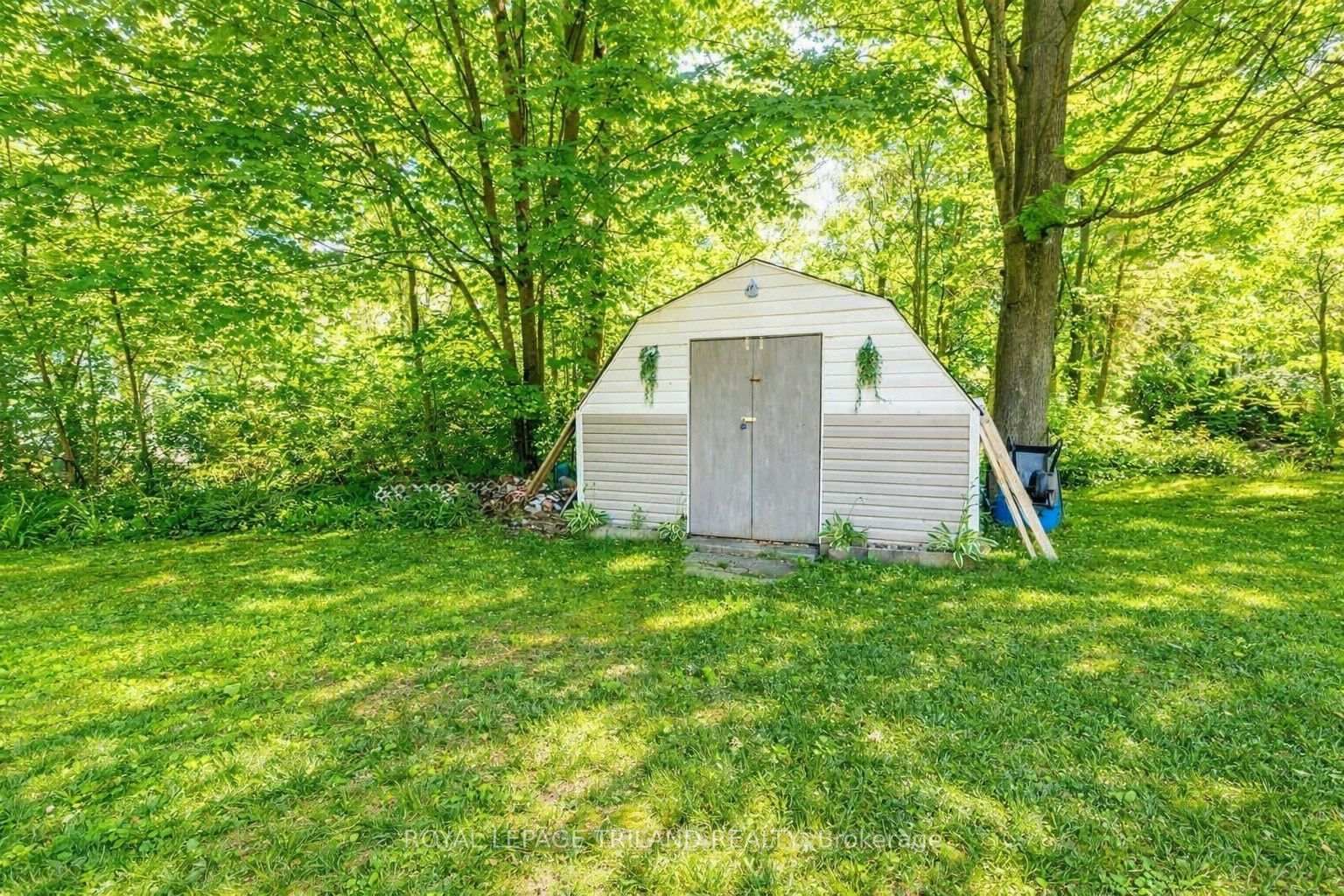 6302 HURON Drive • Lambton Shores, ON photo 25