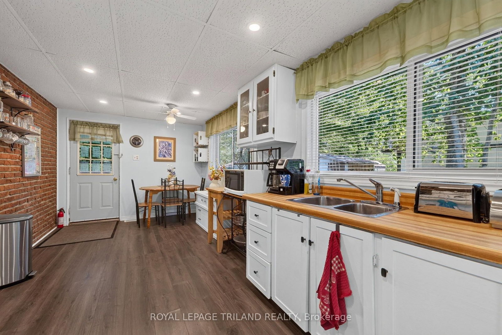 6302 HURON Drive • Lambton Shores, ON photo 9