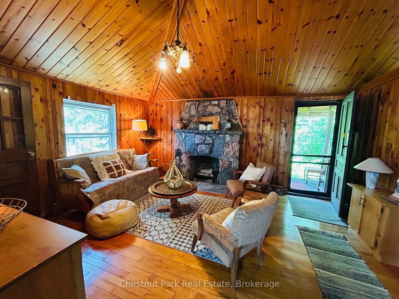 1051- 1 & 2 WIGWAM LODGE Road • Gravenhurst, ON photo 12