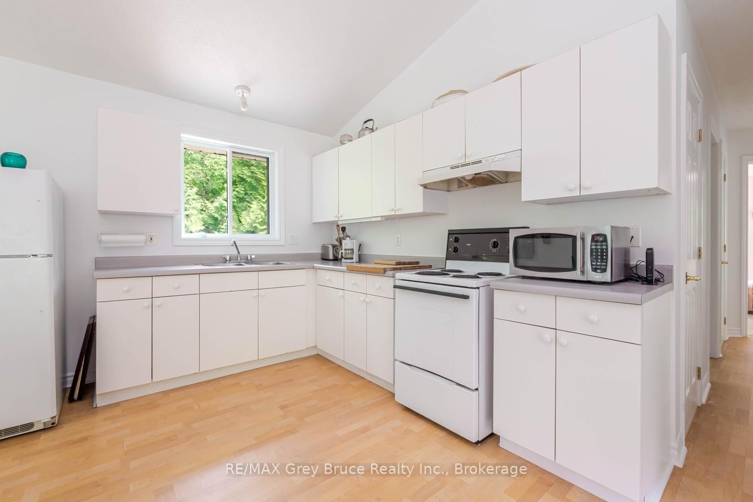 550 Huron Road N • South Bruce Peninsula, ON photo 8
