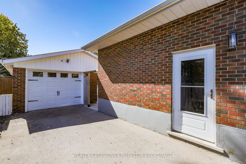 6528 STAMFORD GREEN Dr photo 4