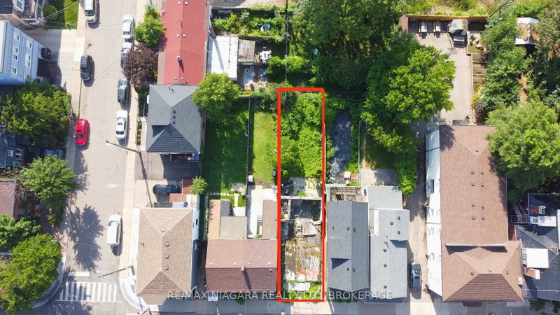 186 John Street N