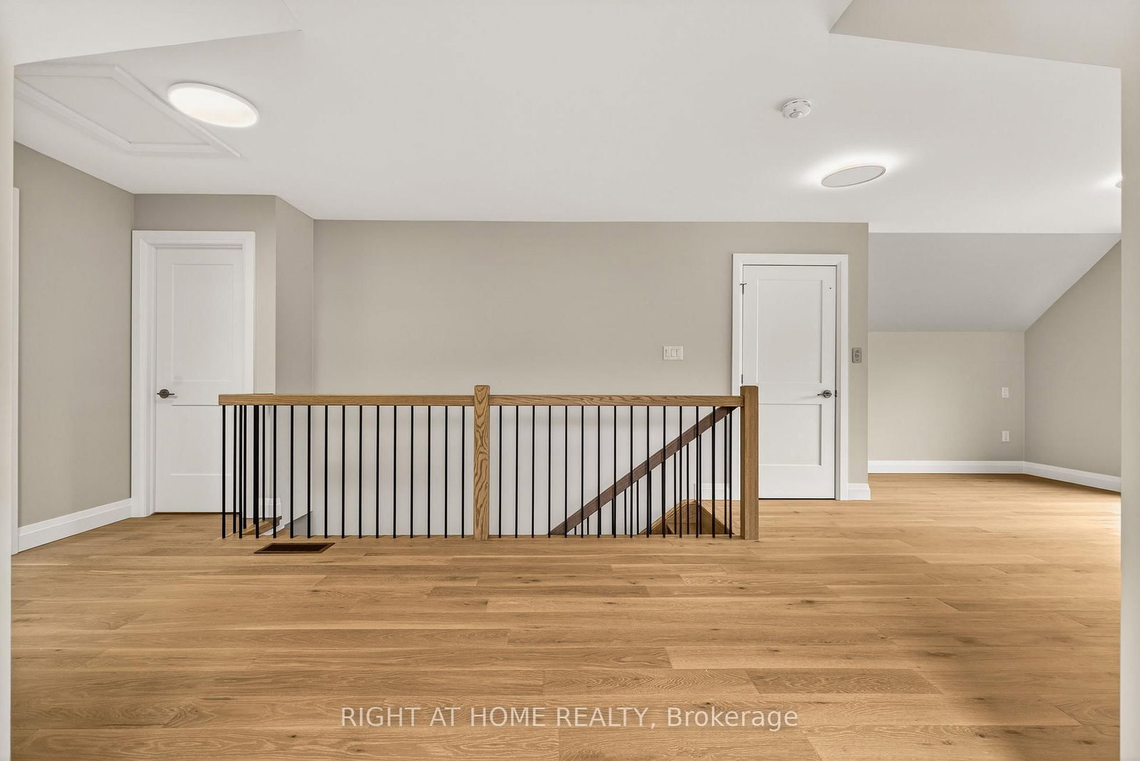 279 Hess Street S • Hamilton, ON photo 33