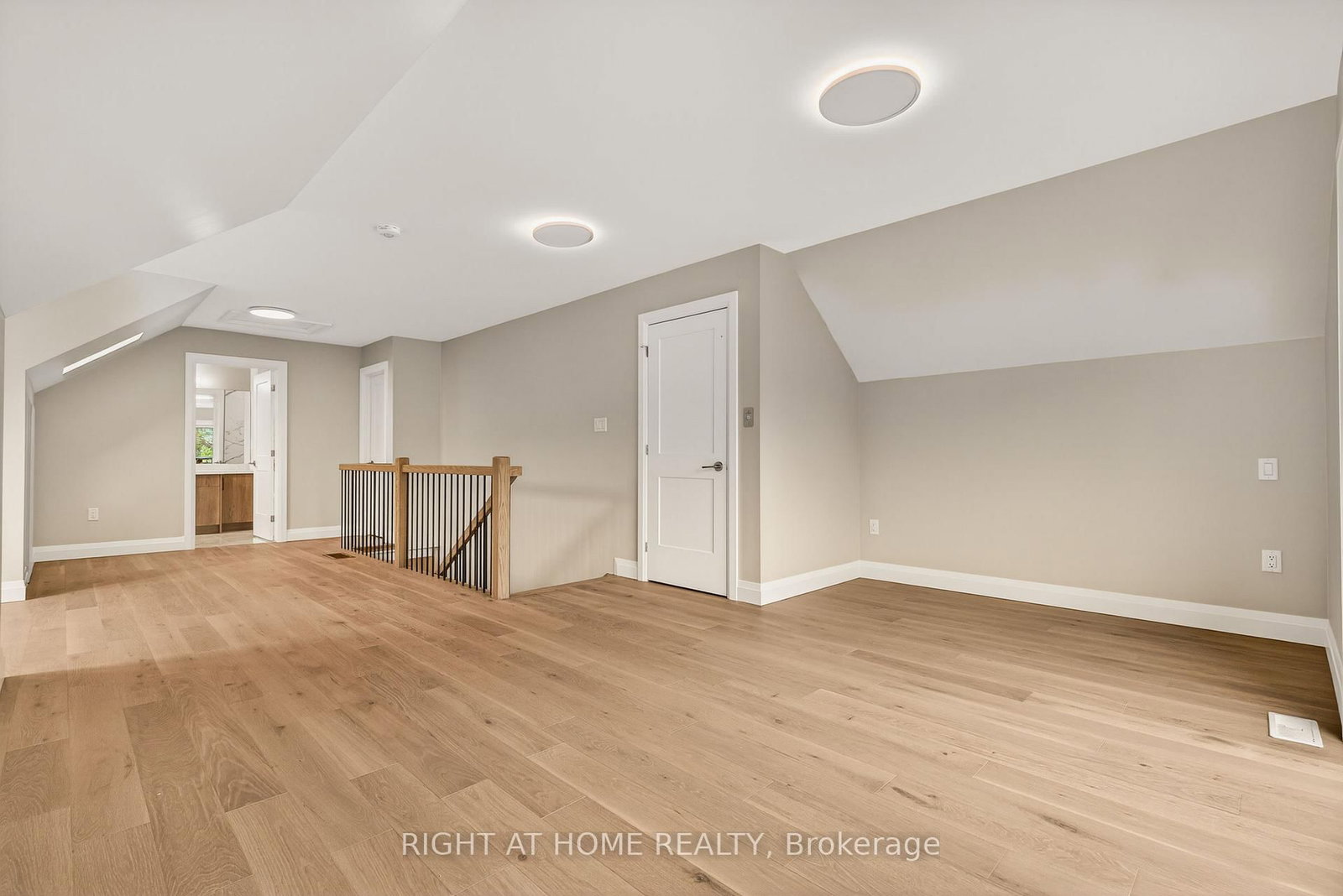 279 Hess Street S • Hamilton, ON photo 34