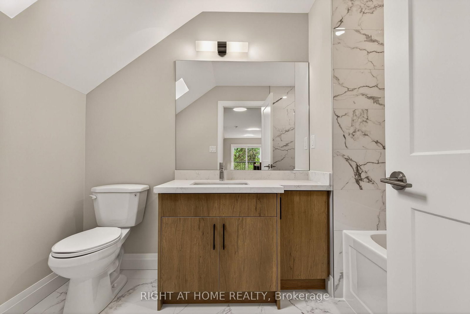 279 Hess Street S • Hamilton, ON photo 37