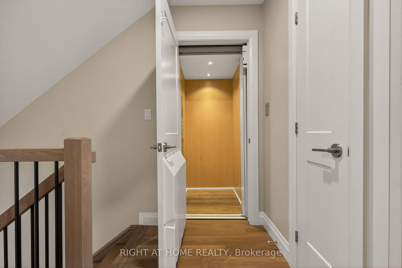279 Hess Street S • Hamilton, ON photo 8