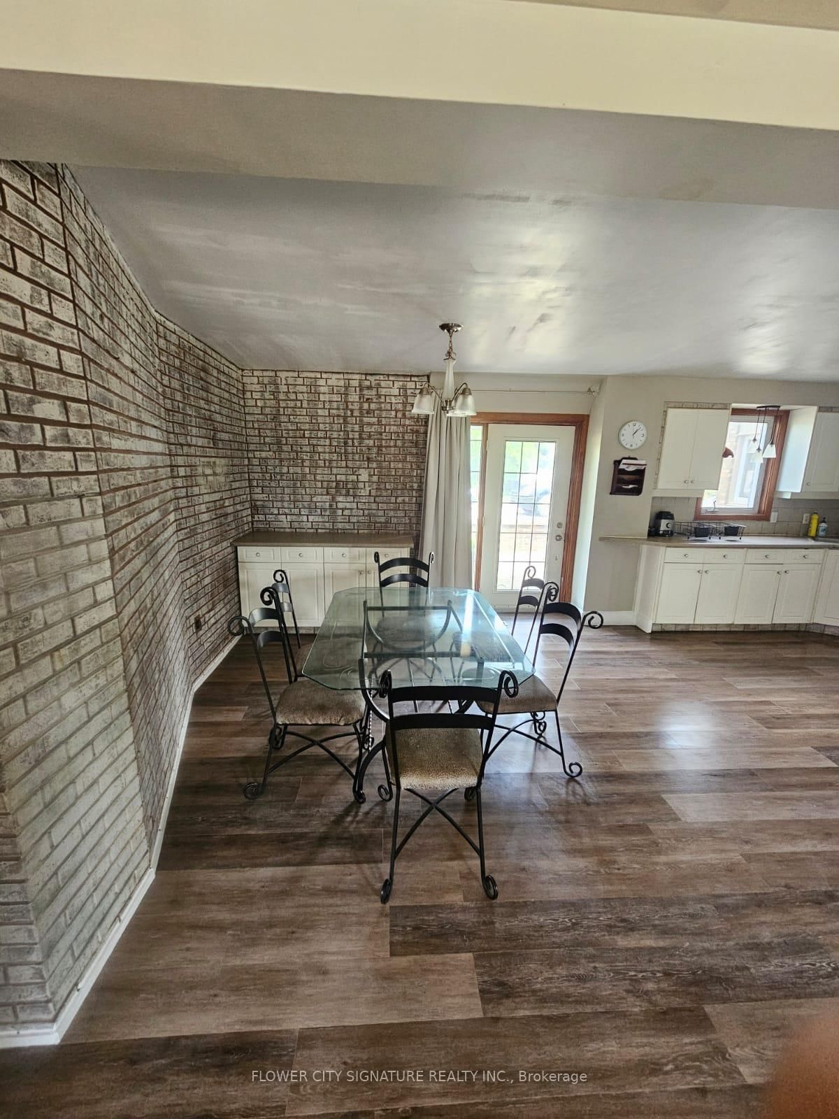 3490 Putnam Road • Thames Centre, ON photo 14