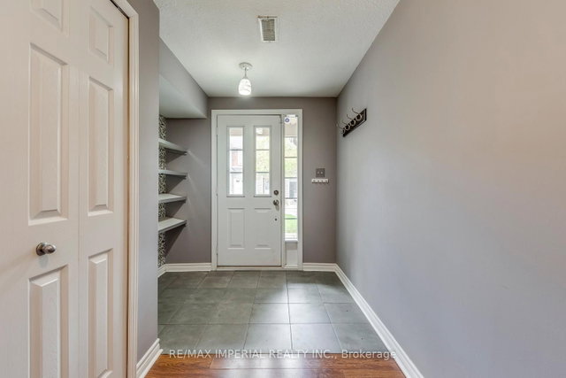 25 - 7 Southside Place