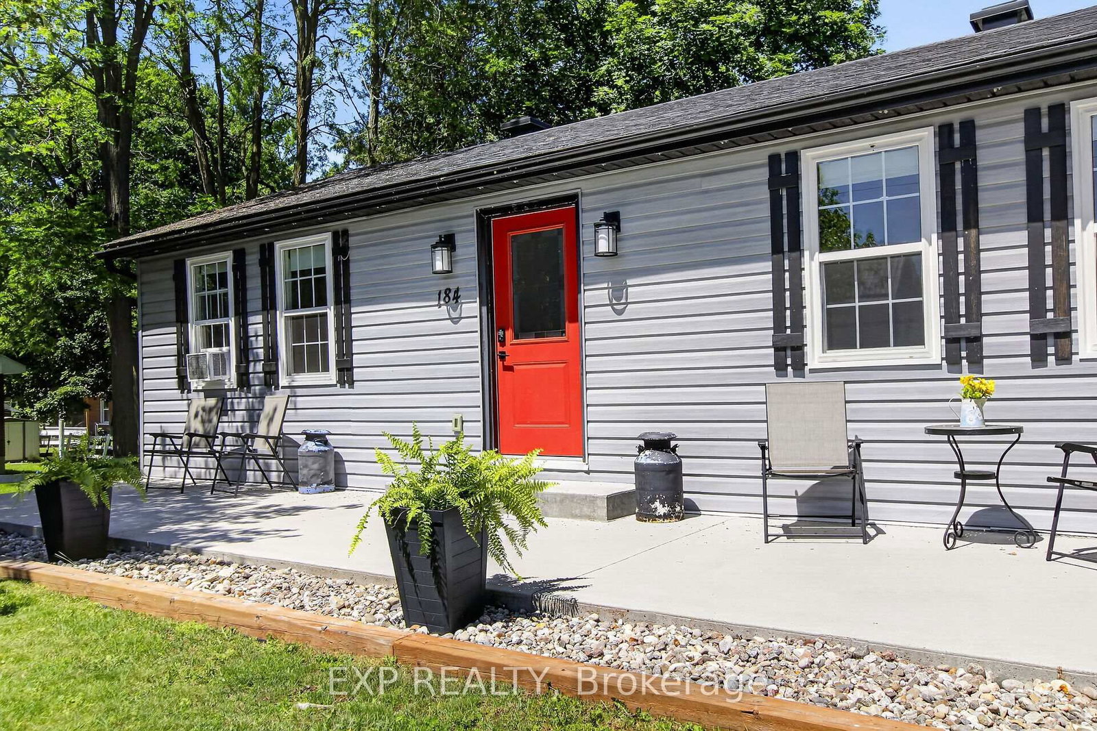 184 James Street • Almonte, ON photo 2