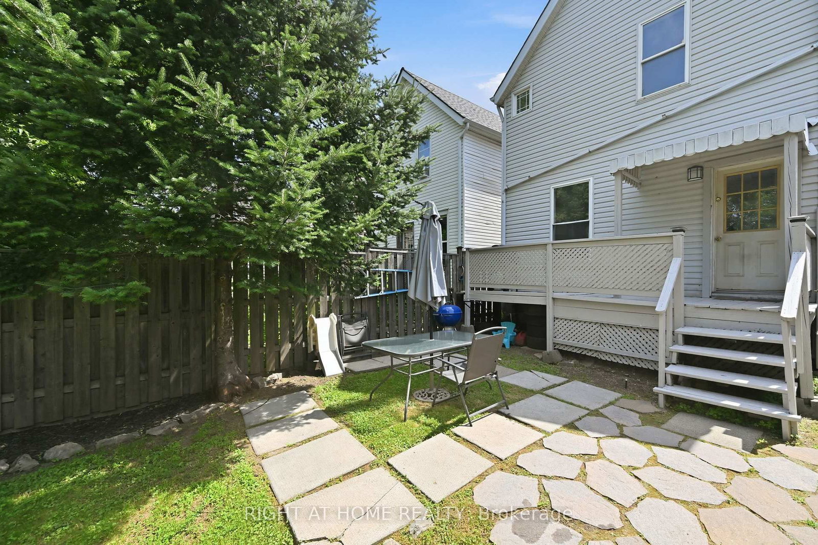 69 Hillyard Street • Hamilton, ON photo 16