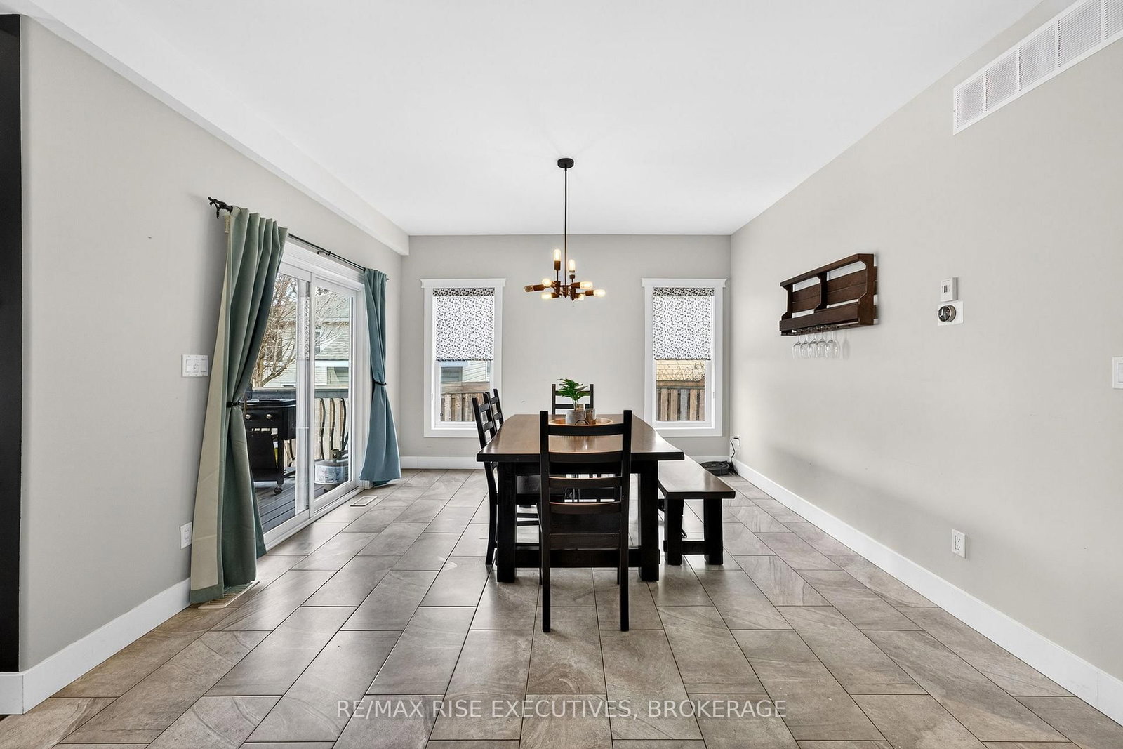 700 Stonehenge Street • Kingston, ON photo 7