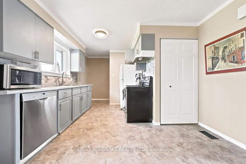 41 Meadowbrook Drive