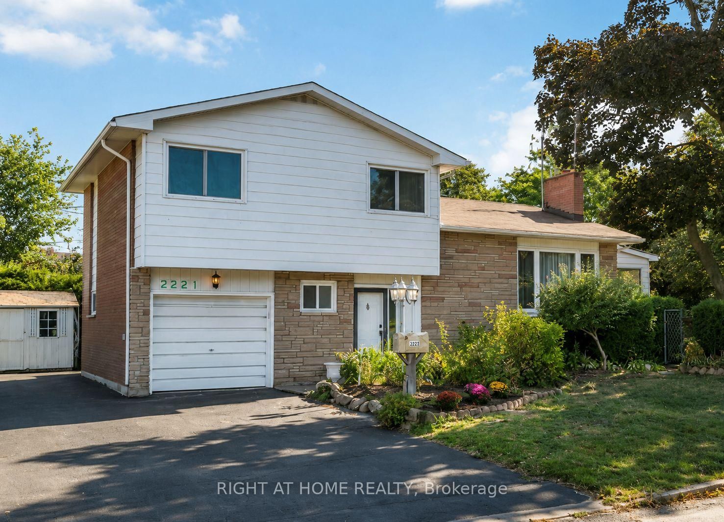 2221 Circle Place, Ottawa, ON