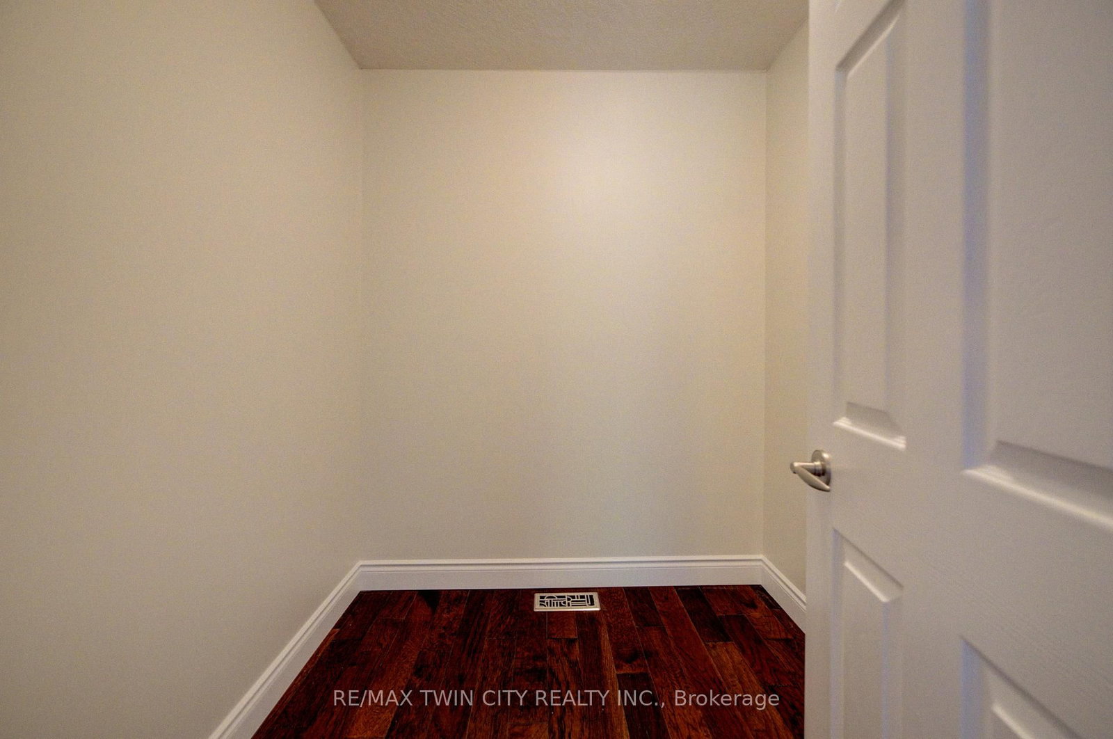 569 Violet Street • Waterloo, ON photo 14